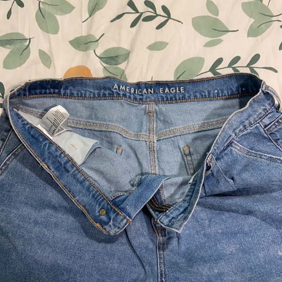AE High Waisted Mom Style Jean Shorts - Picture 4 of 4